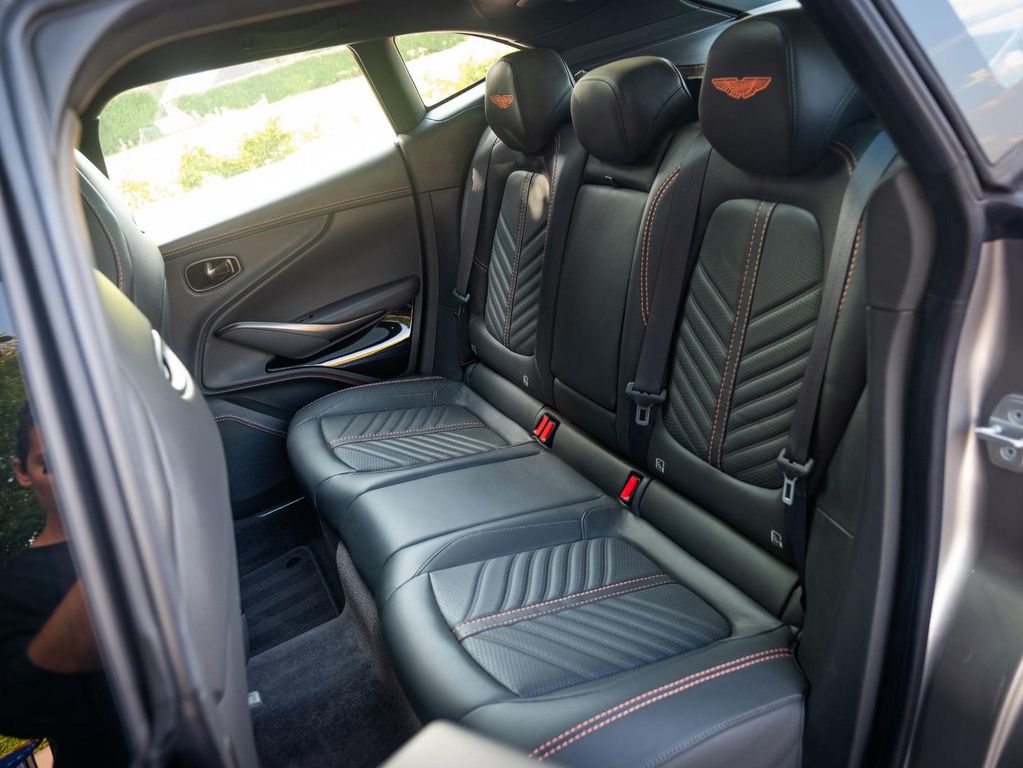 Aston Martin DBX 2023