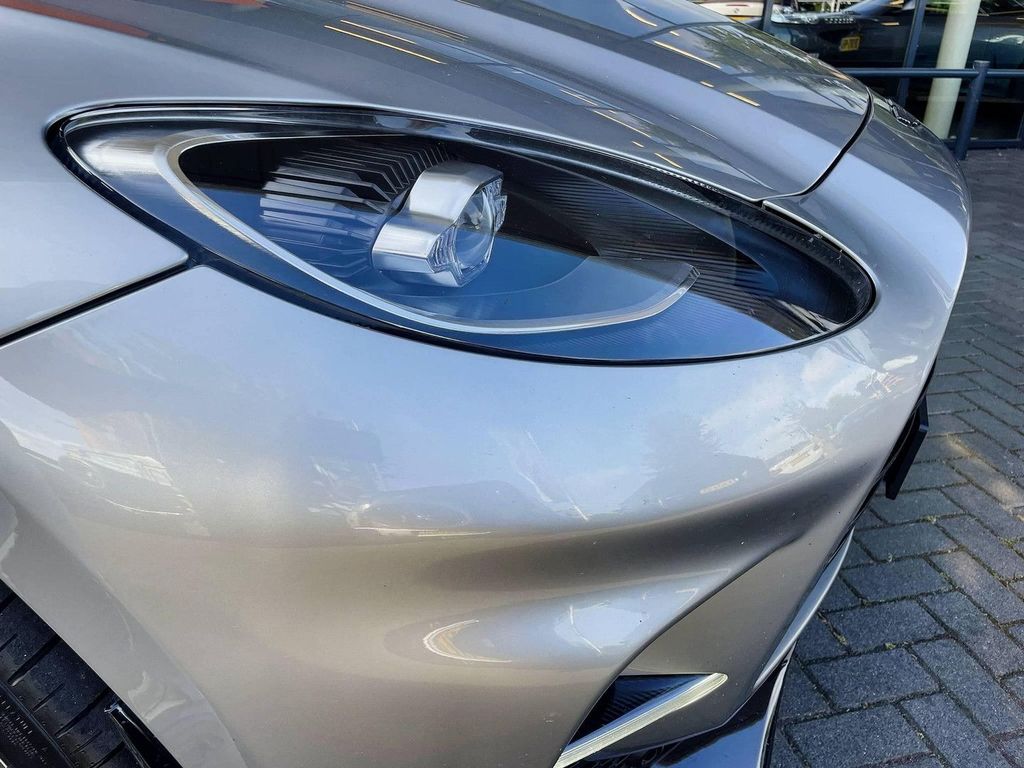 Aston Martin DBX 2023