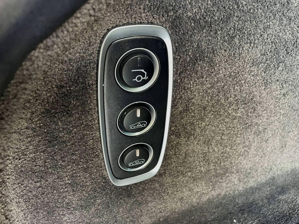 Aston Martin DBX 2023