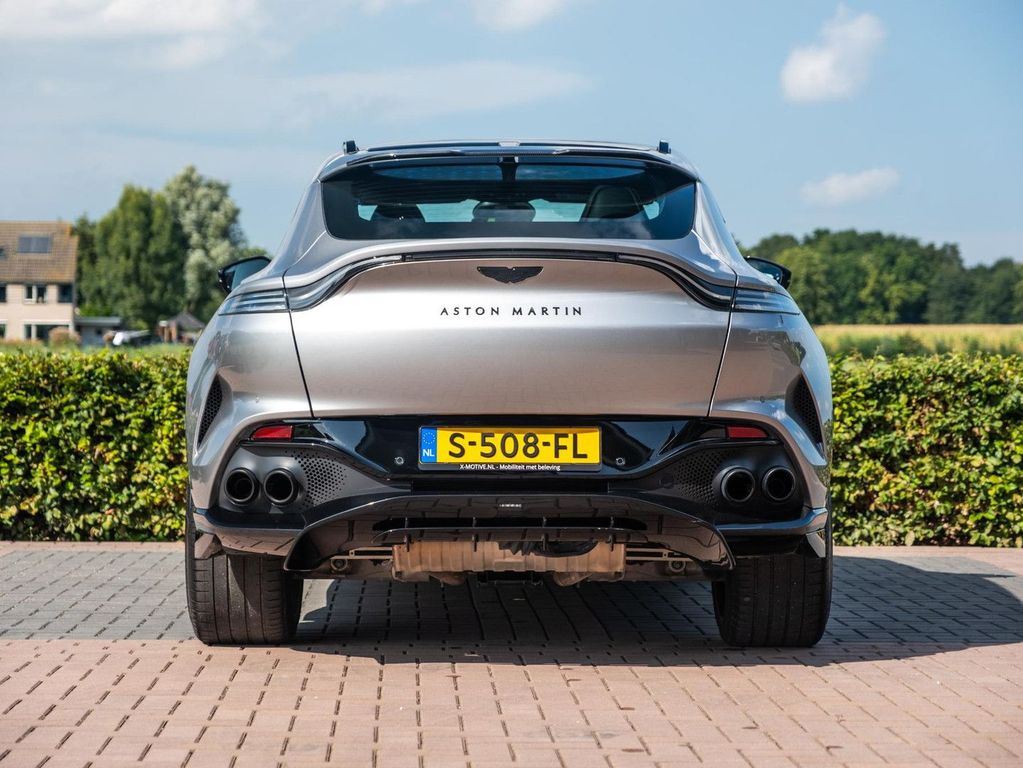 Aston Martin DBX 2023