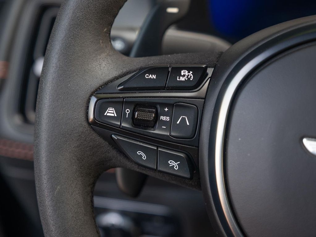 Aston Martin DBX 2023