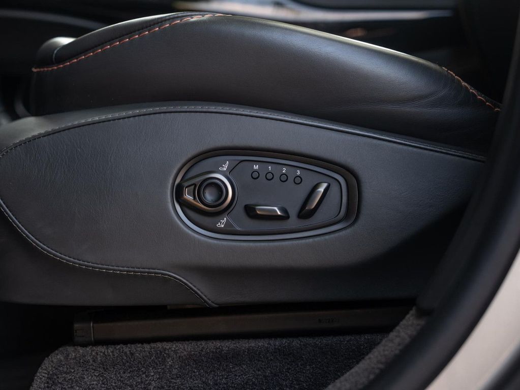 Aston Martin DBX 2023