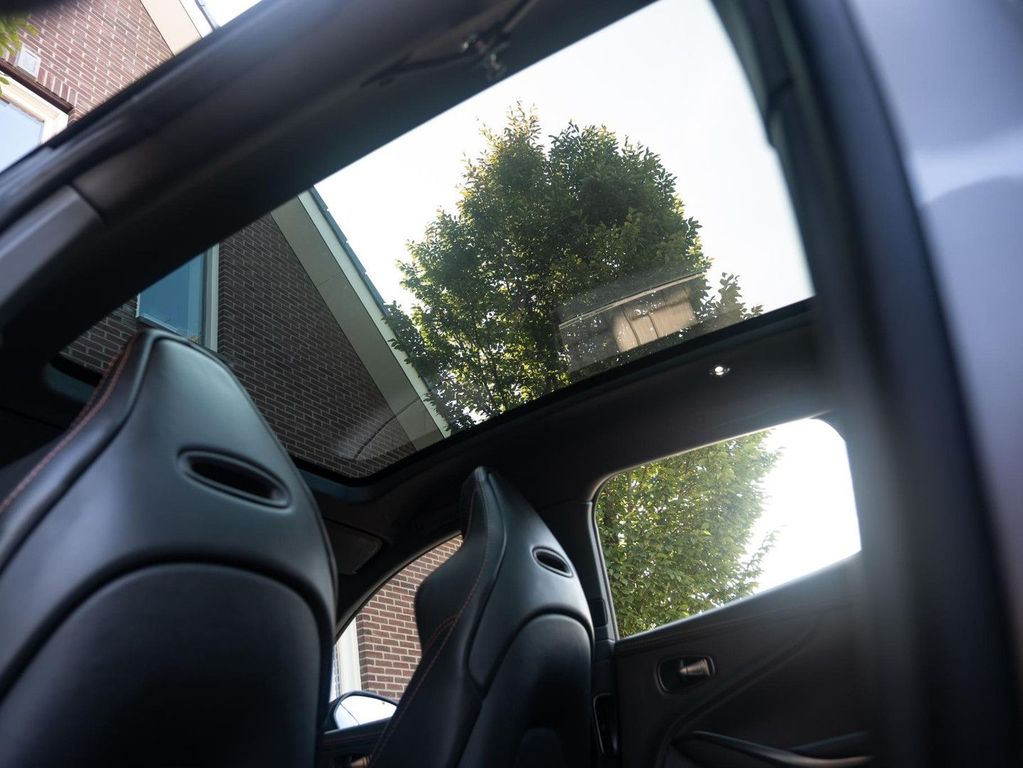 Aston Martin DBX 2023