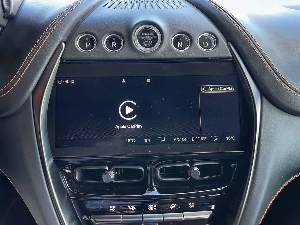 Aston Martin DBX 2023