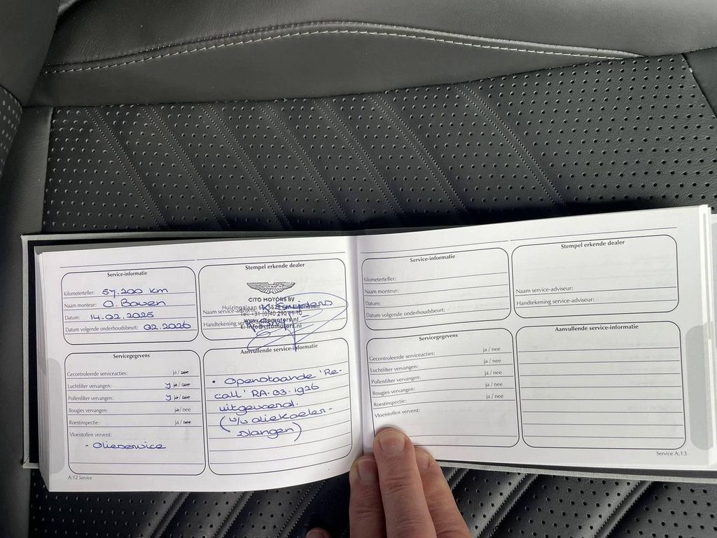 Aston Martin DBX 2023