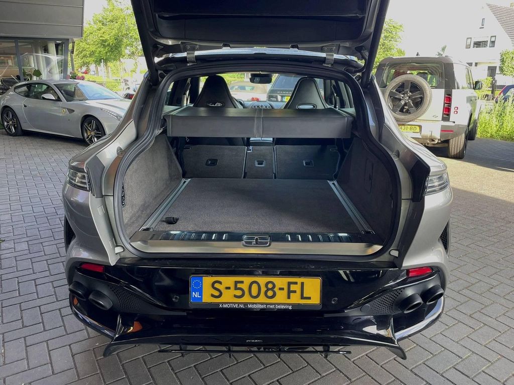 Aston Martin DBX 2023