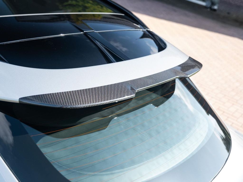 Aston Martin DBX 2023