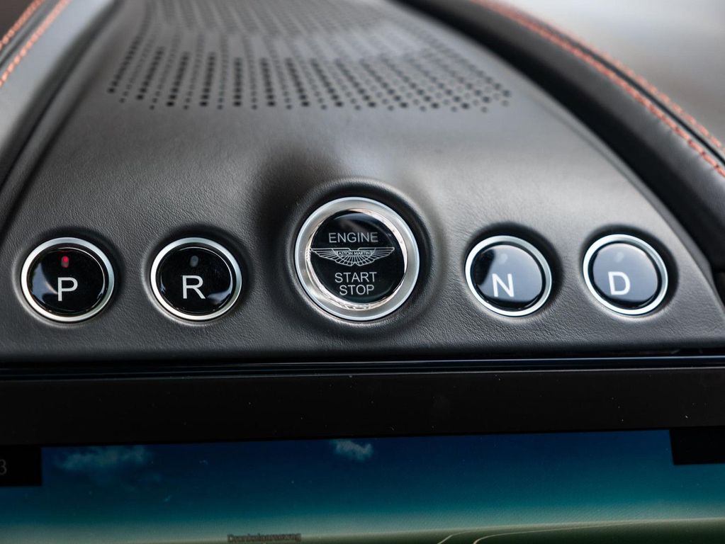 Aston Martin DBX 2023