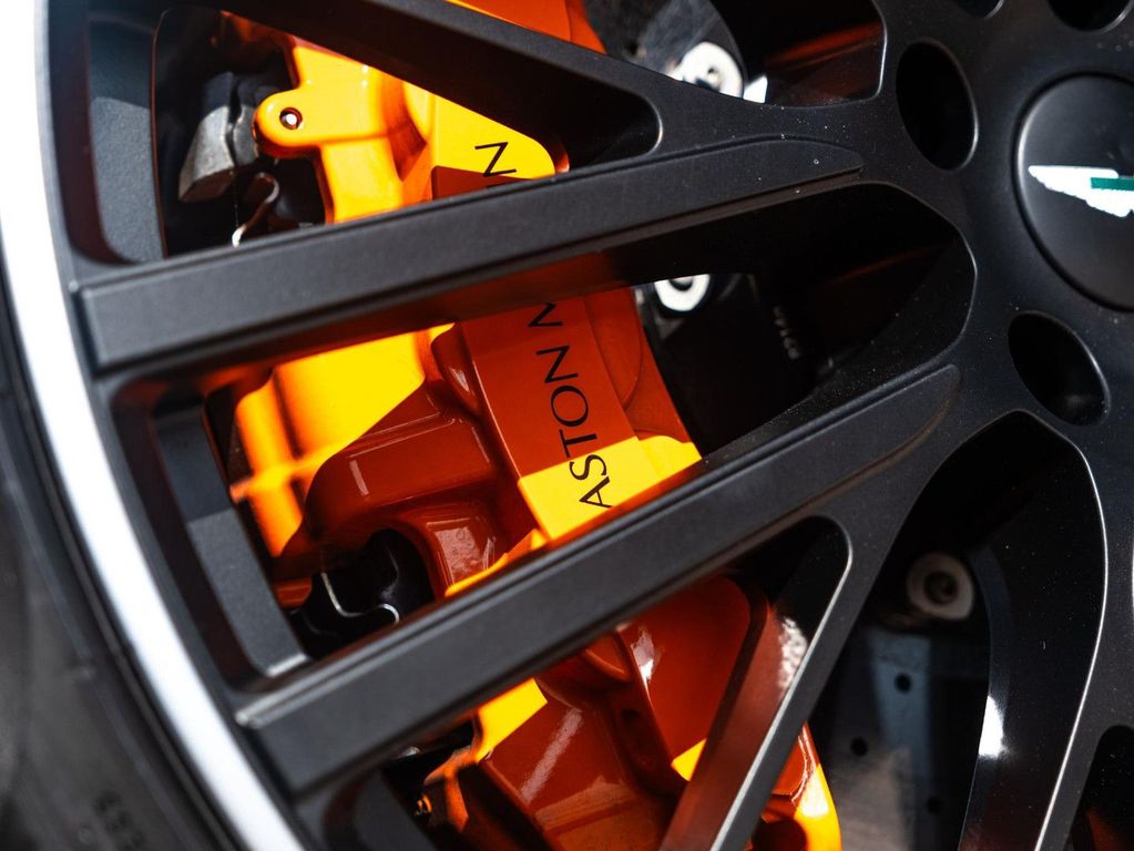 Aston Martin DBX 2023