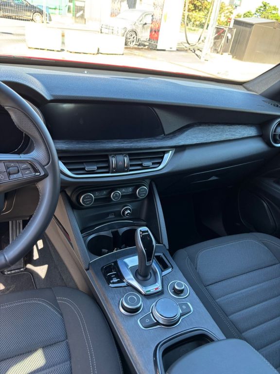 Alfa Romeo Stelvio 2023