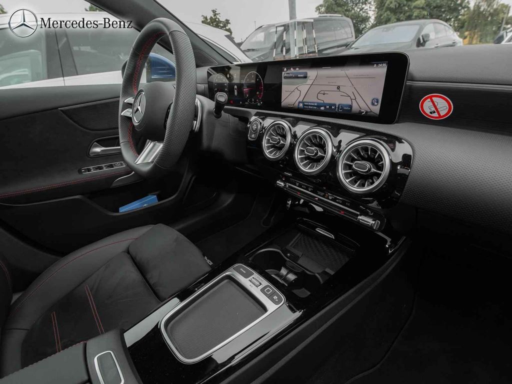 Mercedes-Benz A 200 2025