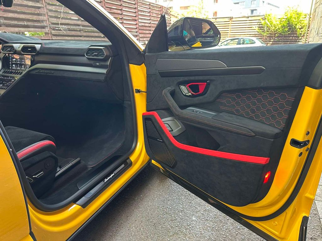 Lamborghini Urus 2024