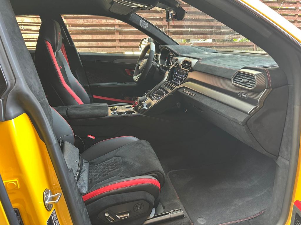 Lamborghini Urus 2024