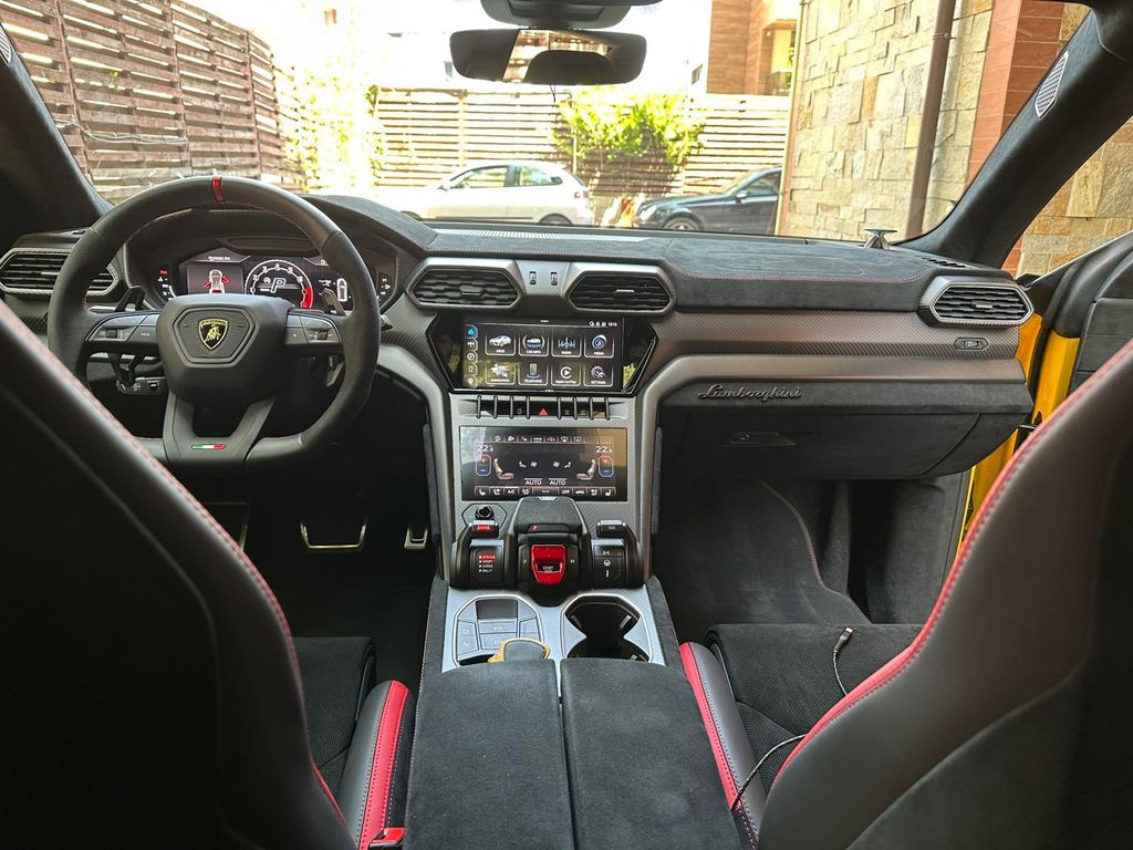 Lamborghini Urus 2024