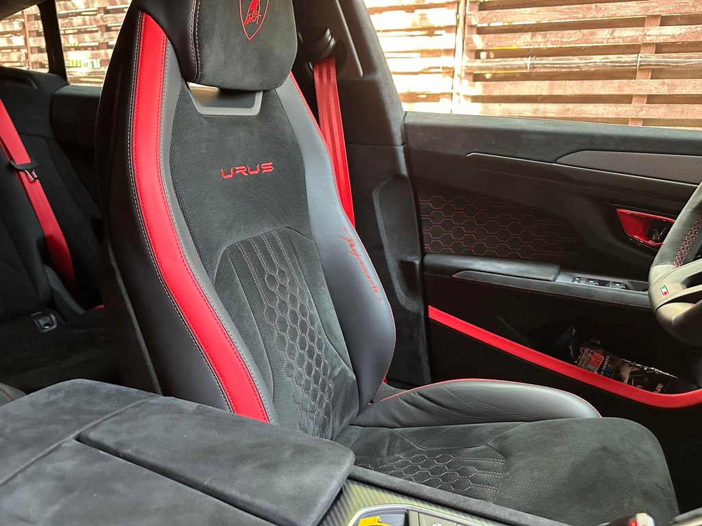 Lamborghini Urus 2024