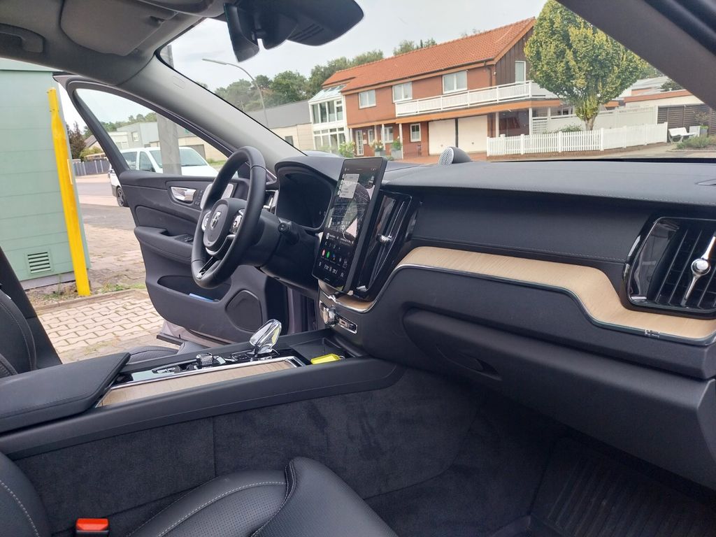 Volvo XC60 2025