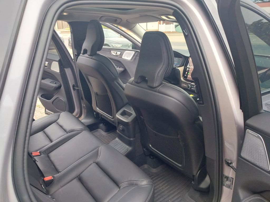 Volvo XC60 2025