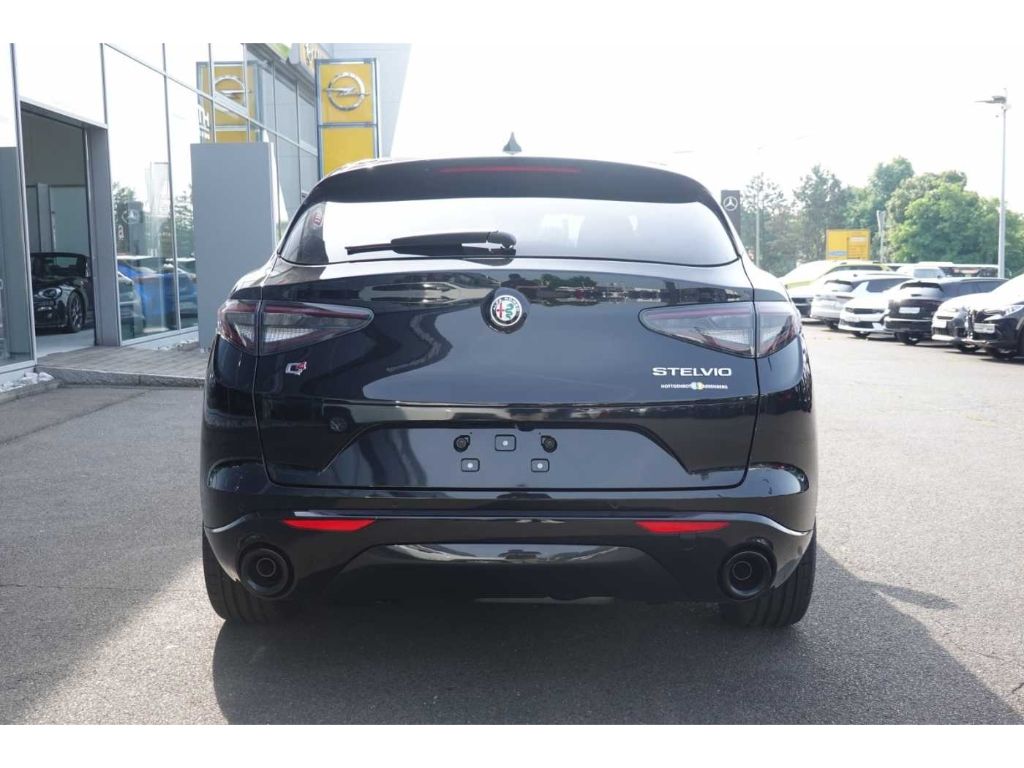Alfa Romeo Stelvio 2025