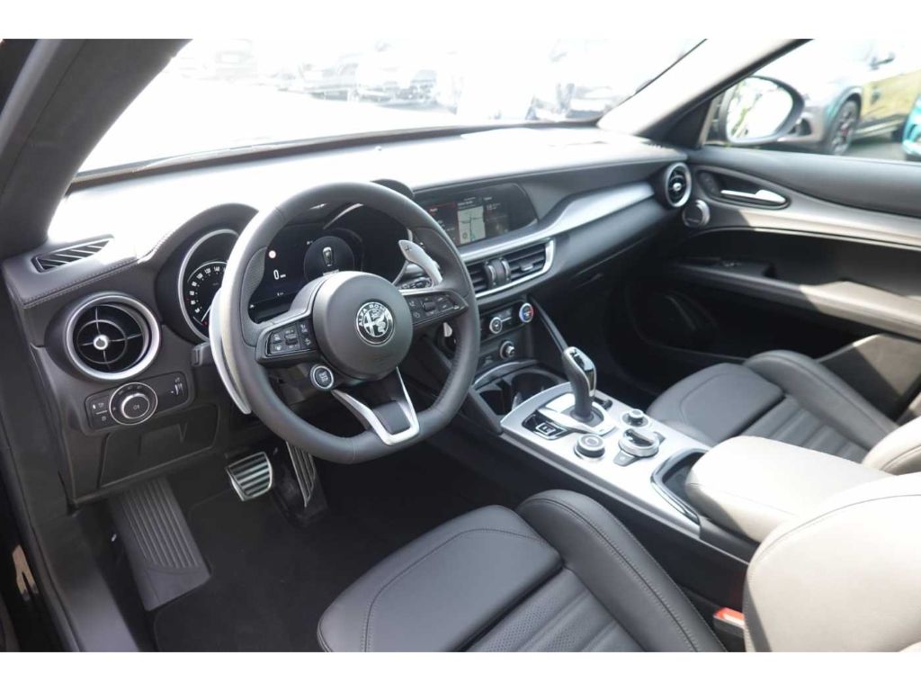 Alfa Romeo Stelvio 2025