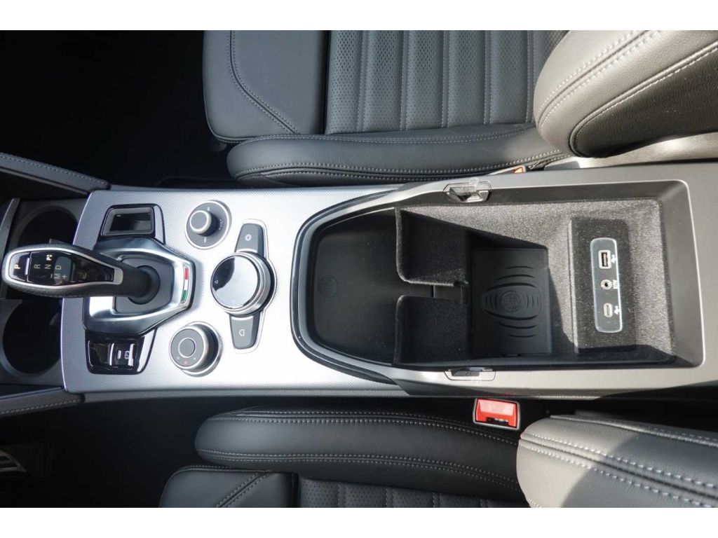 Alfa Romeo Stelvio 2025