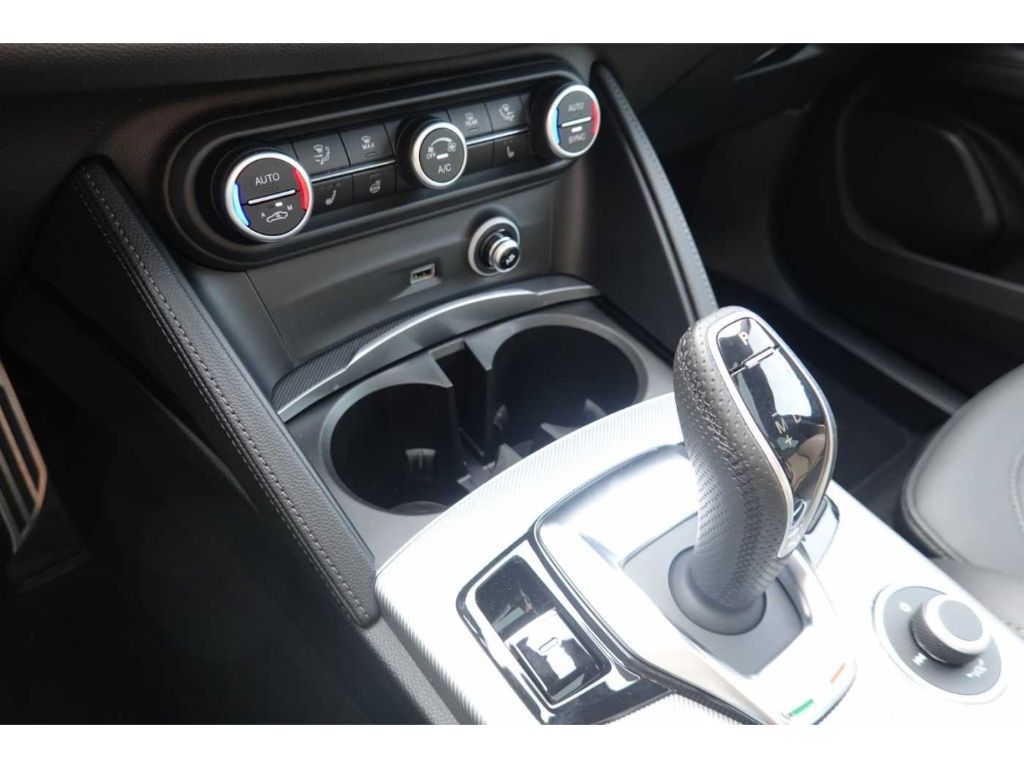 Alfa Romeo Stelvio 2025