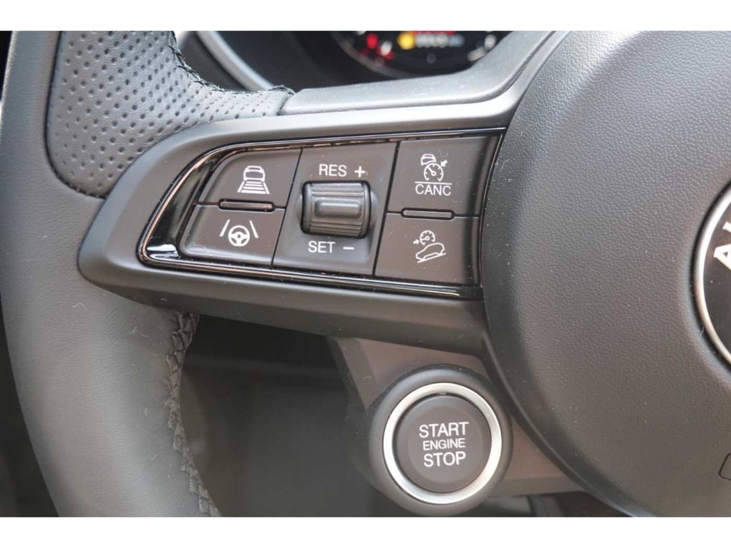 Alfa Romeo Stelvio 2025