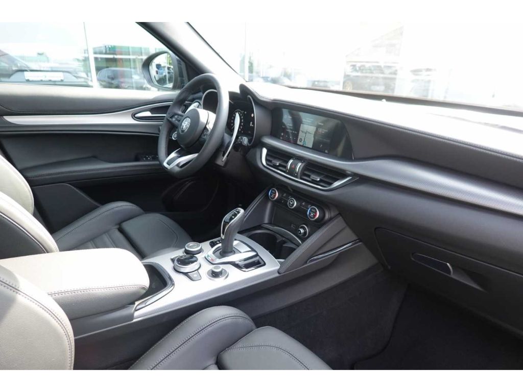 Alfa Romeo Stelvio 2025