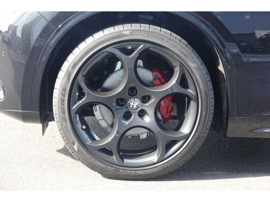 Alfa Romeo Stelvio 2025