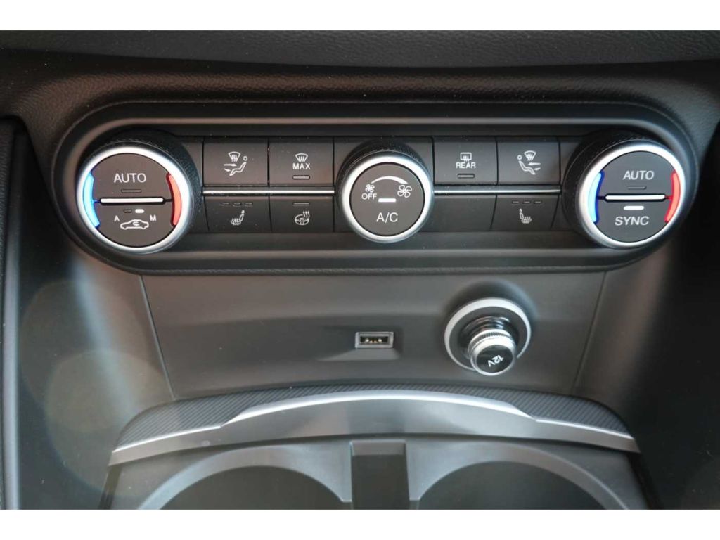 Alfa Romeo Stelvio 2025