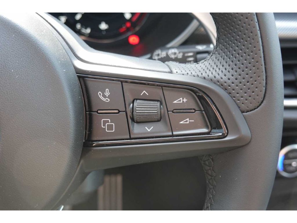 Alfa Romeo Stelvio 2025