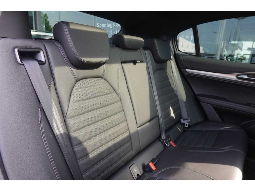 Alfa Romeo Stelvio 2025