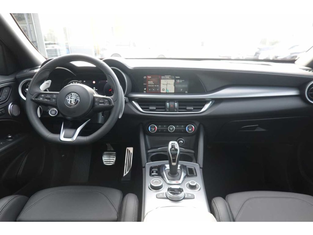 Alfa Romeo Stelvio 2025