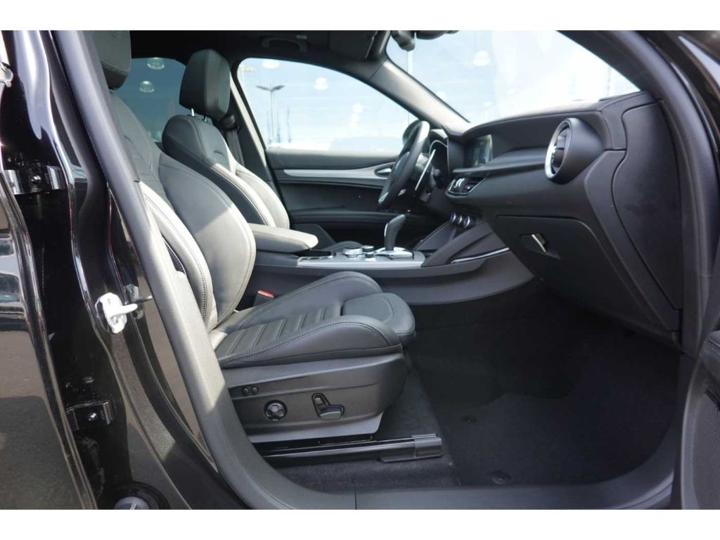 Alfa Romeo Stelvio 2025