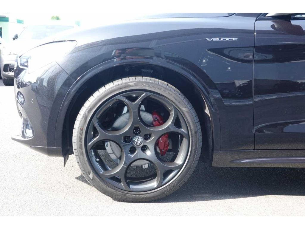 Alfa Romeo Stelvio 2025