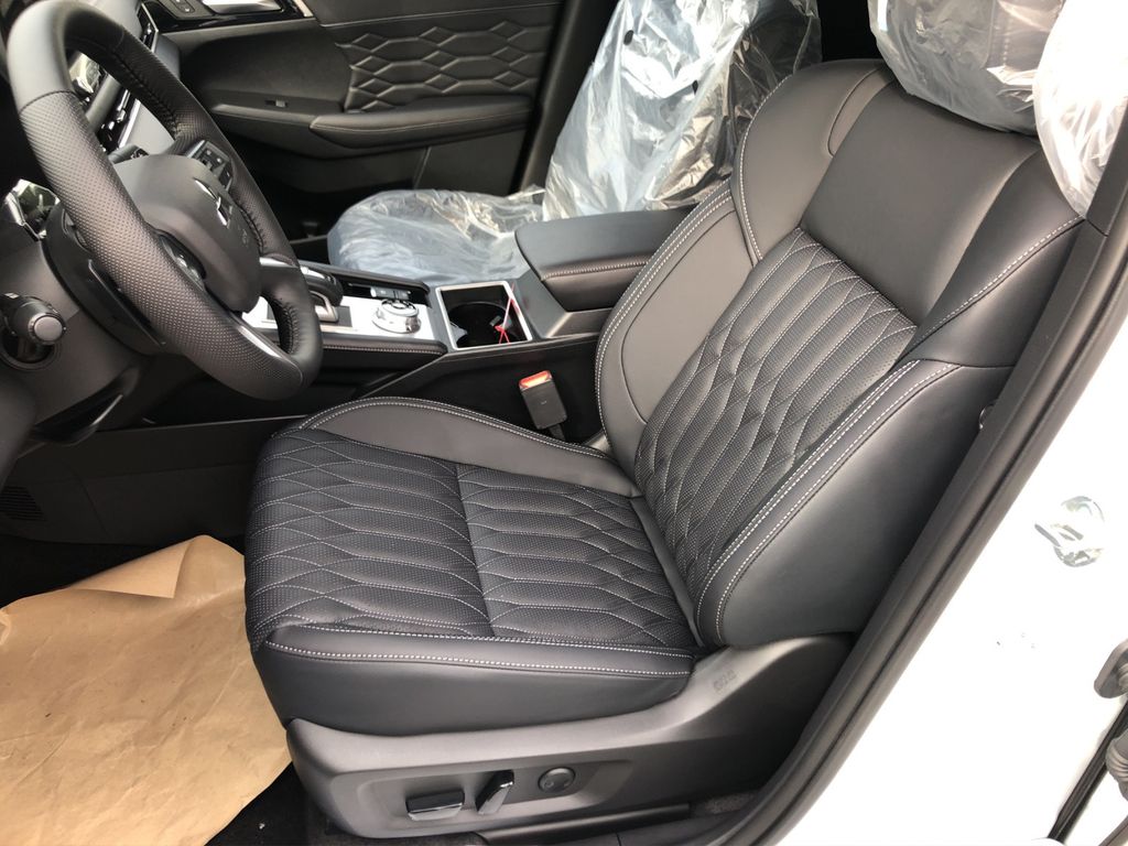 Mitsubishi Outlander 2025