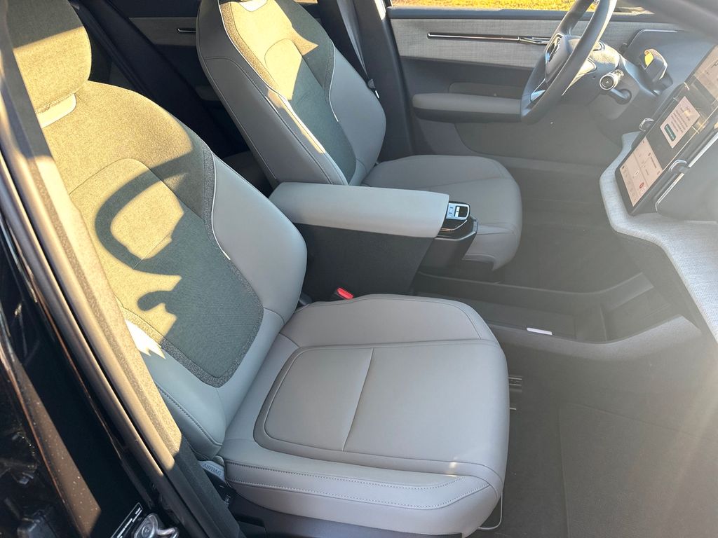 Volvo EX30 2025