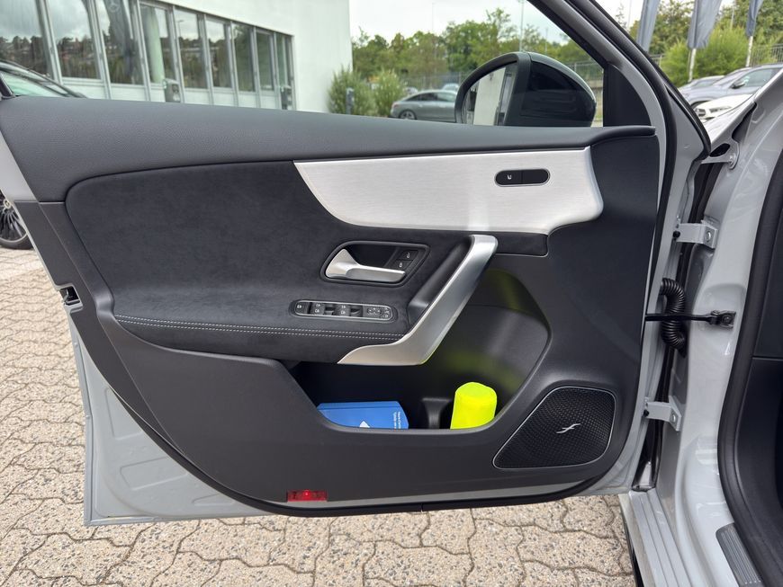 Mercedes-Benz A 180 2025