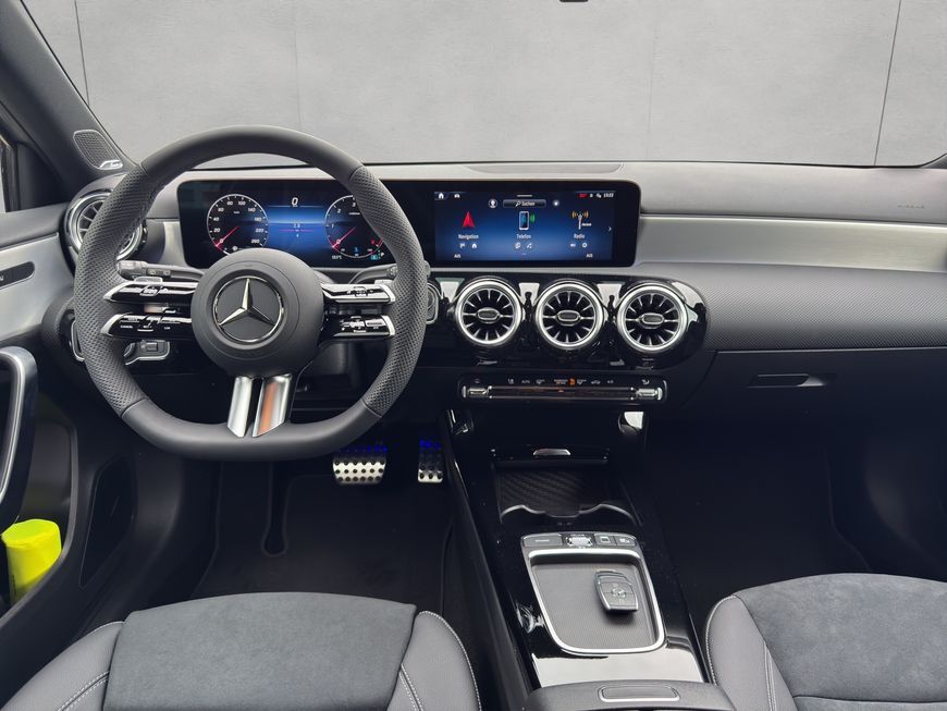 Mercedes-Benz A 180 2025