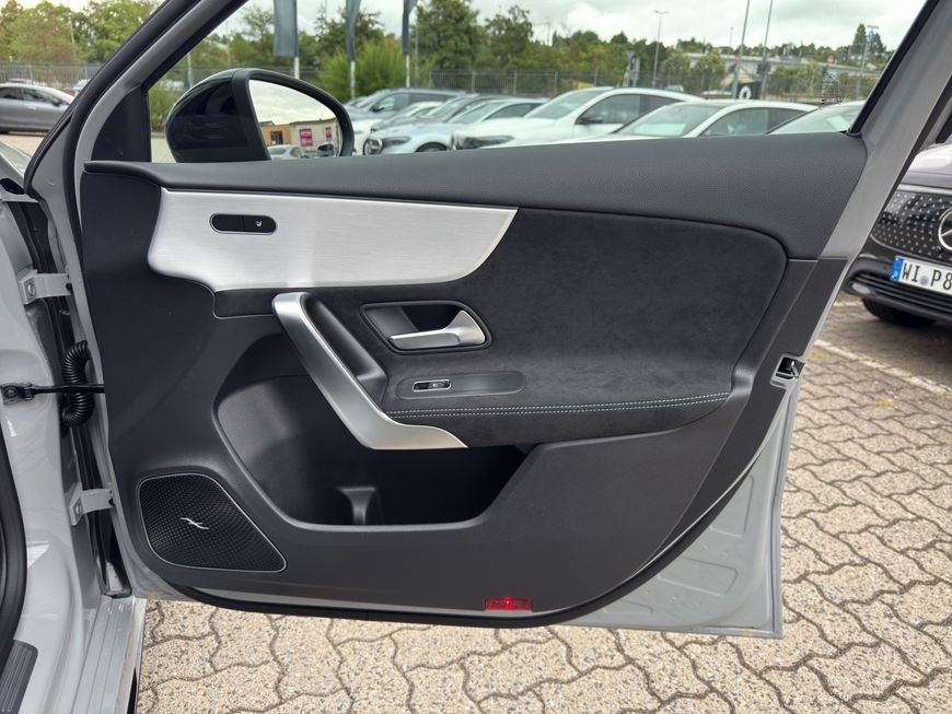 Mercedes-Benz A 180 2025