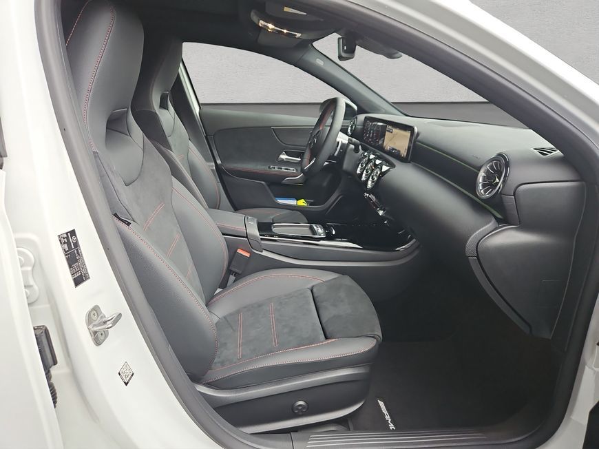 Mercedes-Benz A 200 2025