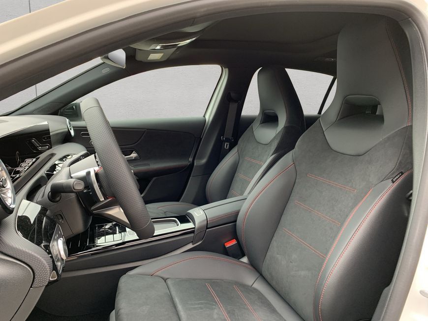 Mercedes-Benz A 200 2025