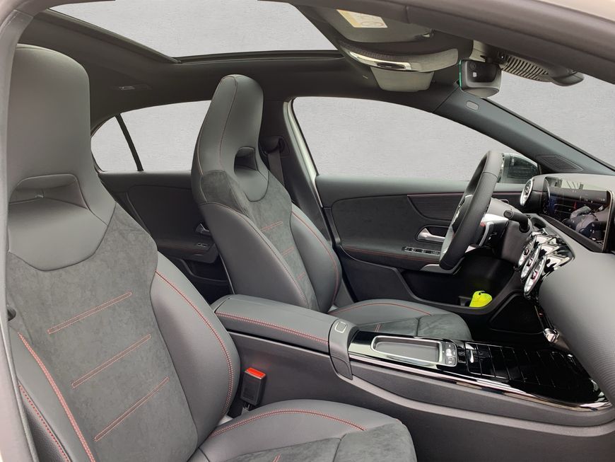 Mercedes-Benz A 200 2025