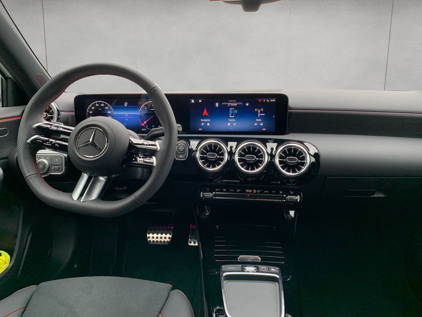 Mercedes-Benz A 200 2025