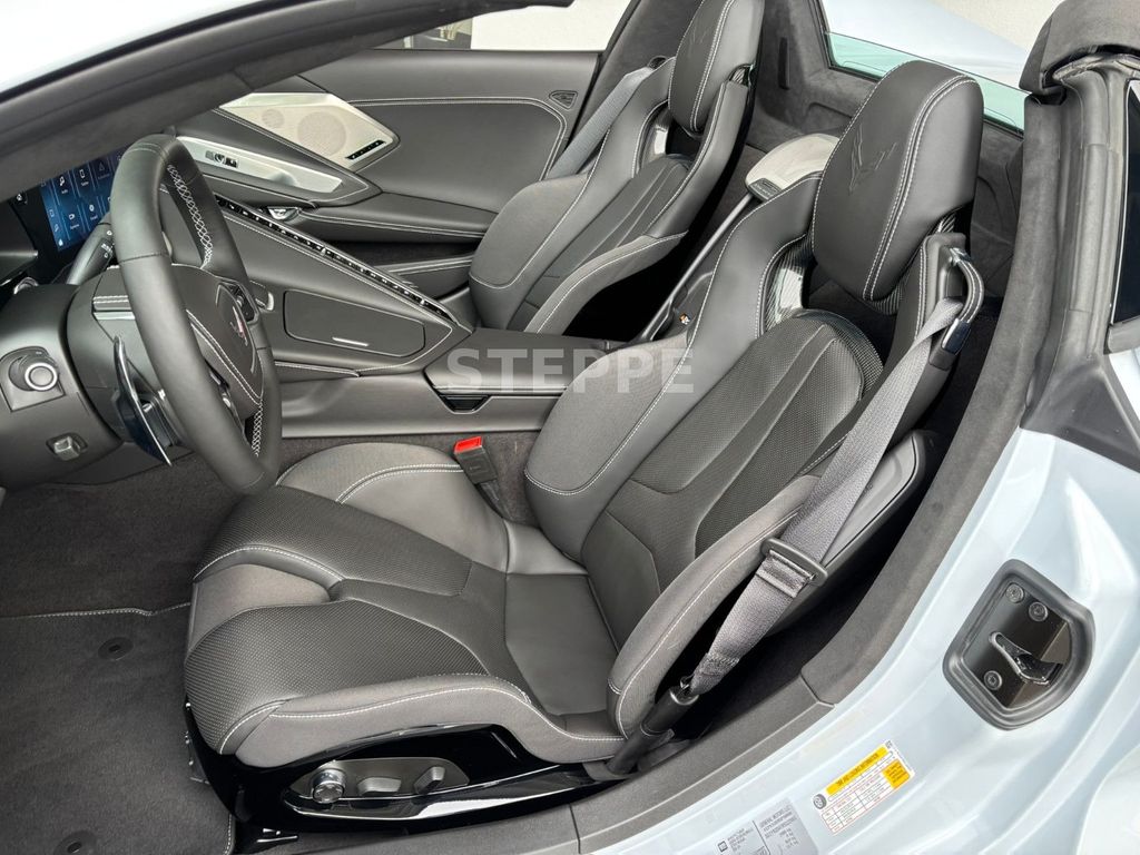 Corvette C8 2025