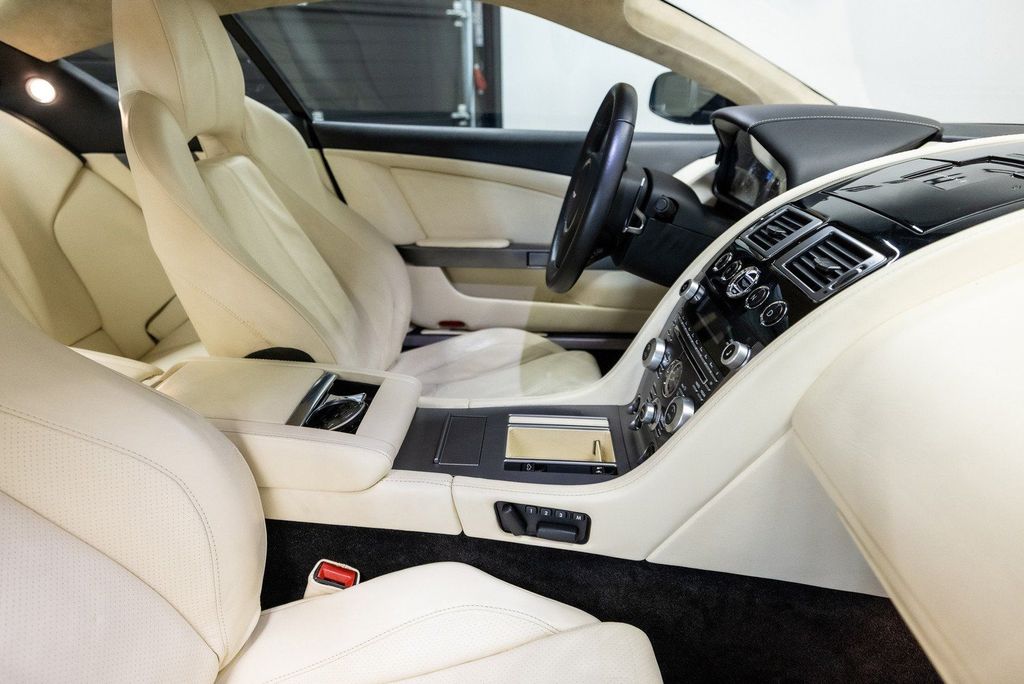 Aston Martin DB9 2009