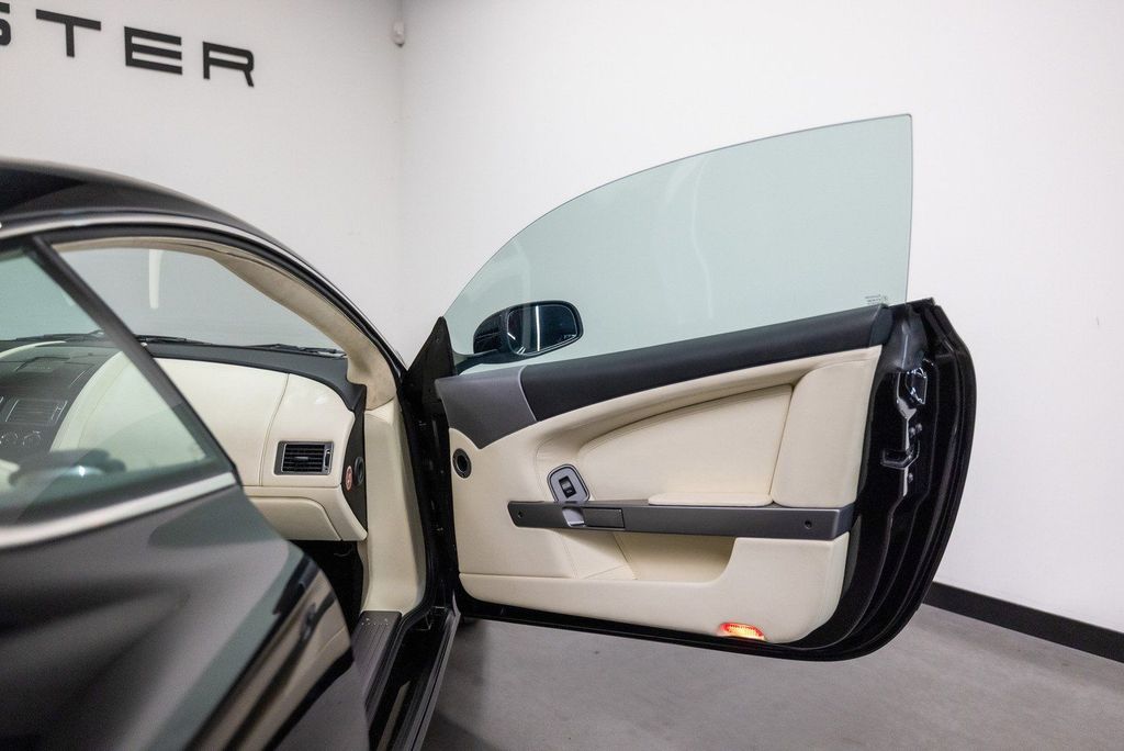 Aston Martin DB9 2009