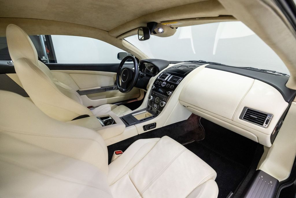 Aston Martin DB9 2009