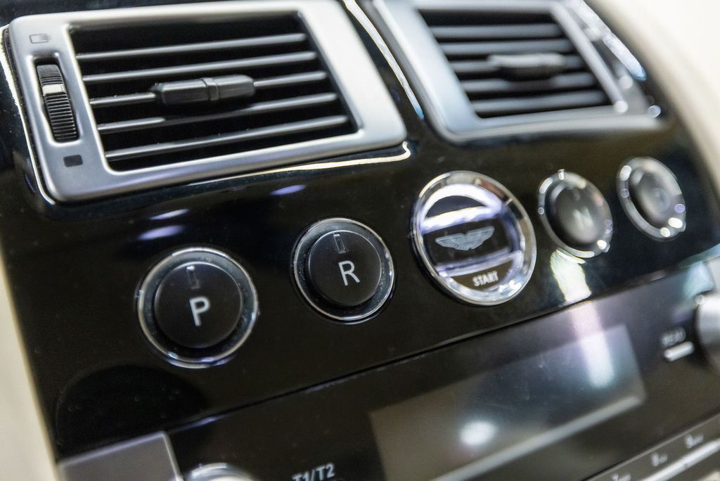 Aston Martin DB9 2009