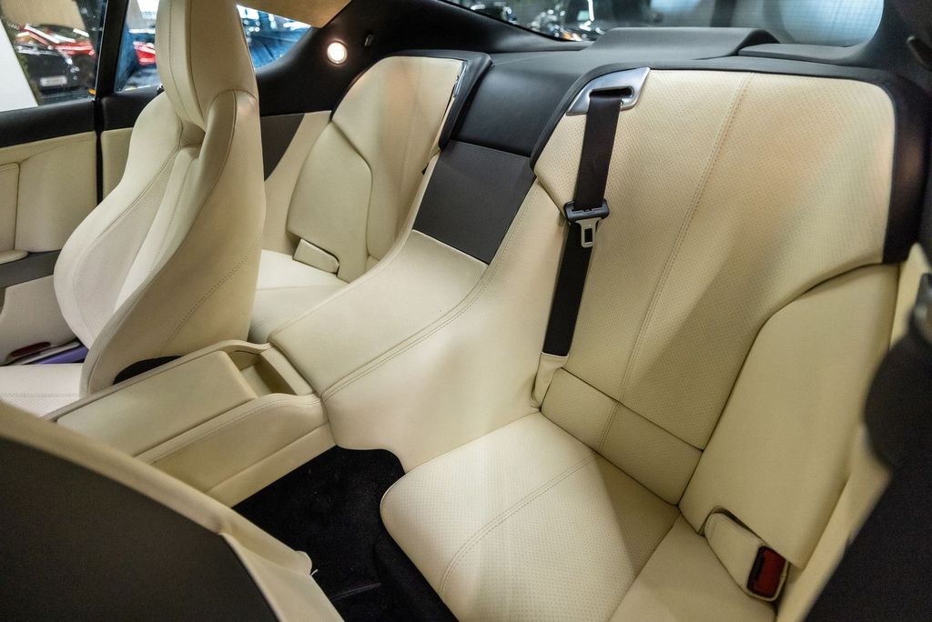 Aston Martin DB9 2009