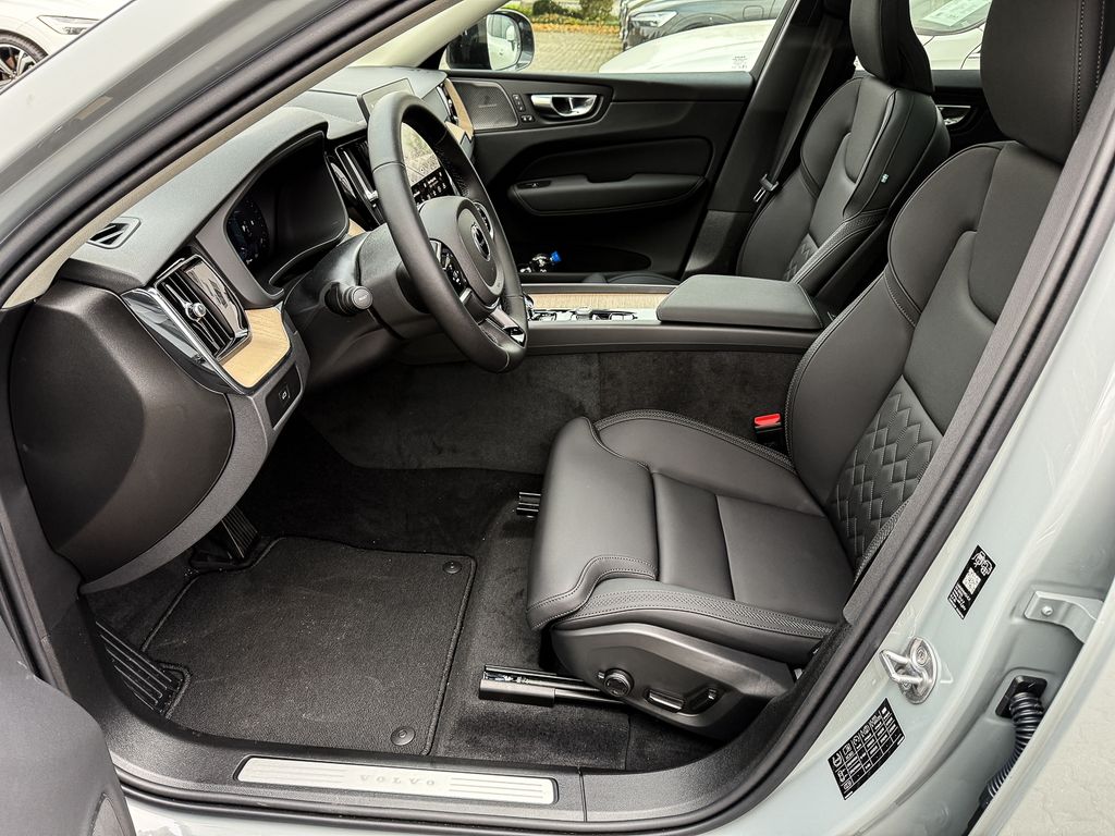 Volvo XC60 2025